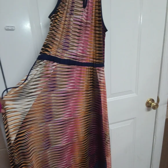 🦄 Elegant Multicolor Sleeveless Dress Size Large 24" And Stretchy - Picture 9 of 15